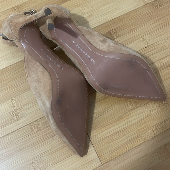Banana Republic beige suede 3 1/2” stiletto with ankle straps - Picture 3 of 5